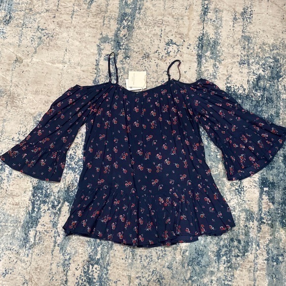 Beach Lunch Lounge Lexi Floral Off-The-Shoulder Blouse - Picture 1 of 6
